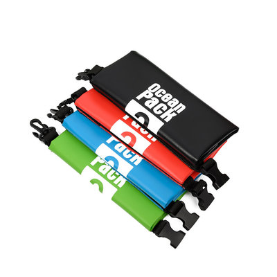 Decopatent Waterdichte Tas Ocean Pack 2L - Waterproof Dry Bag Sack - Droogtas 100% Waterdicht - Survival Outdoor Drybag Rugzak - Survival Bag plunjezak - Outdoor Tas - Reistas - Boottas - Zeiltas - Drybags 2 Liter - Kleur: ROOD - Decopatent®