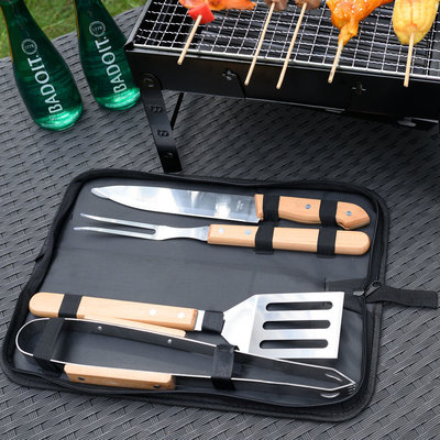 Decopatent BBQ Gereedschap SET 5 Delig in Draagtas - Barbecue Gereedschapset - Barbecue Accessoires Gereedschap - BBQ grill Set in draag tas - Barbeque gereedschapset in Tas koffer - Tang - Spatel - Vleesvork - Vlees Mes - Barbecuegerief - Rvs/Hout - Decopatent®