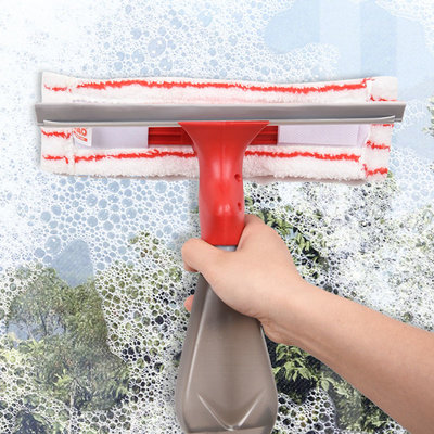 Decopatent Dubbelzijdige Raamwisser / Raamtrekker met Spray functie - Raam wisser / trekker voor glazen ramen of Douche - Window Cleaner - Ramen wassen en Zemen - Ruitenreiniger - Ramenwasser - Ramenwisser - Ramen wassen zonder strepen - Decopatent®