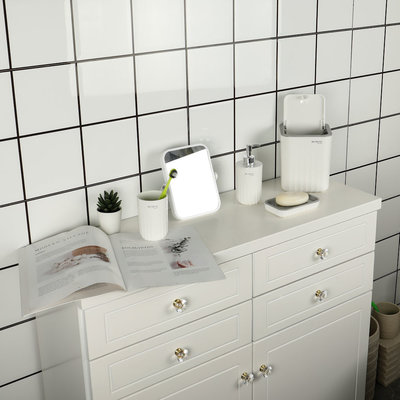 Decopatent Luxe 4 Delige Badkamer / Toilet accessoires Set - Kunsstof Badkamerset - Witte Badkamer- & Toiletset - Badkamer accessoires set - Afvalemmer met Deksel/Tandenborstelhouder/Beker/Zeepdispencer met pompje/Zeepschaal - WIT - Decopatent®