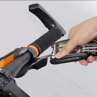 Decopatent Multitool Fiets reparatie toolkit 12-delig -  Voor Racefiets / Toerfiets / Mtb / Mountainbike - Vouwgereedschap fiets - Multifunctionele Fiets Reparatieset - Zakgereedschap Multi tool - Pocket tool fiets - Fiets montage - Decopatent®