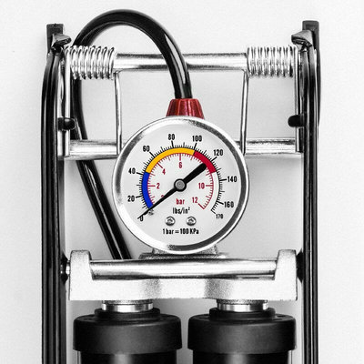 Decopatent PRO Luxe Voetpomp - Voetpomp met Dubbele Cilinder en Manometer - Voet pomp met drukmeter voor het opblazen van Auto Autobanden / Fietsenbanden / Motor band / Voetballen / Luchtbed - Fietspomp - 12 bar/170 Psi - Decopatent®