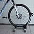 Decopatent Fietsenrek Voor of Achterwiel - Fietsen Rek Racefiets, Mountainbike, Mtb etc - Fietshouder - Achterwiel Standaard / Voorwiel Standaard - Bike stand - fietsstandaard fietsen 24" 26" 27,5" inch en 700C - Opvouwbaar - Zwart - Decopatent®