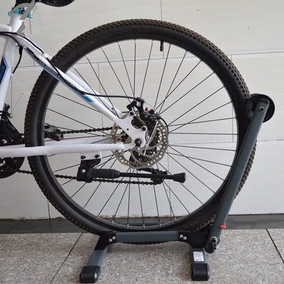 Decopatent Fietsenrek Voor of Achterwiel - Fietsen Rek Racefiets, Mountainbike, Mtb etc - Fietshouder - Achterwiel Standaard / Voorwiel Standaard - Bike stand - fietsstandaard fietsen 24" 26" 27,5" inch en 700C - Opvouwbaar - Zwart - Decopatent®