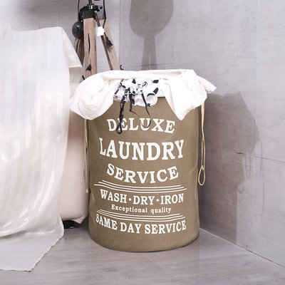 Decopatent Wasmand 50L - Rond - Tekst Deluxe Laundry Service -> Same Day Service- Badkamer - Wasmand afsluitbaar - Waszak - Bruin