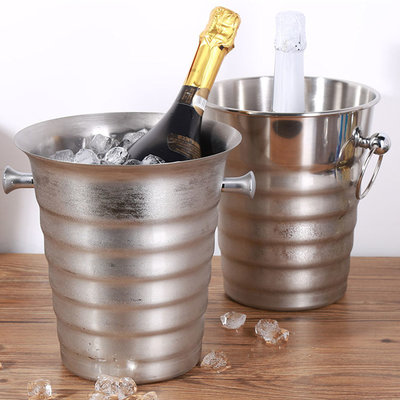 Decopatent Decopatent® RVS ijsemmer - Champagne ijs emmer met handvat - Champagnekoeler - Drankemmer - Wijnkoeler - 26x22x22.5 Cm - Zilver