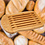 Decopatent Decopatent® Broodsnijplank met Kruimelvanger - Bamboe Houten Broodplank - Met Brood Kruimel opvangbak - Broodsnijplank met rooster