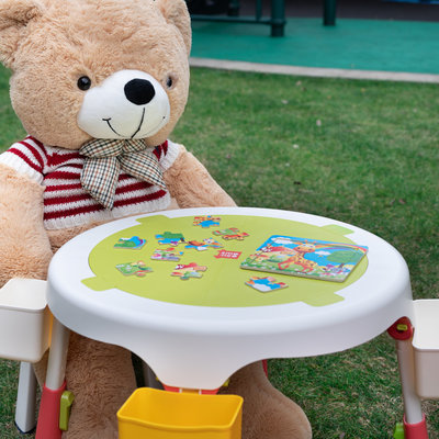 Decopatent Decopatent® - Speeltafel met bouwplaat (geschikt voor Duplo® blokken) en vlakke kant. Fijne kindertafel met 2 stoelen - Bouwtafel