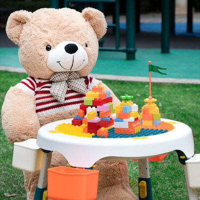 Decopatent Decopatent® - Speeltafel met bouwplaat (geschikt voor Duplo® blokken) en vlakke kant. Fijne kindertafel met 2 stoelen - Bouwtafel