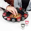 Decopatent Decopatent® Roulette Drankspel - Met 16 shotglaasjes - Drinkspel - Drank spel Voor Volwassenen - Drinking Game - Drank Roulette