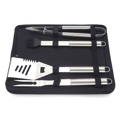 Decopatent Decopatent® 5 Delige BBQ Gereedschapset in Draagtas - Barbeque accessoires Set - Grill - Barbeque Tang Spatel Vleesvork Insmeerborstel - Bbq - Rvs