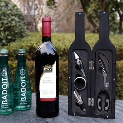 Decopatent Decopatent® 6-Delige Luxe Wijnset in Wijnfles vorm - Wijn fles accessoires Set - Wine tools - Wijn Kurken trekker - In Luxe Fles opbergbox - Cadeau set