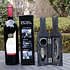 Decopatent Decopatent® 4-Delige Luxe Wijnset in Wijnfles vorm - Wijn fles accessoires Set - Wine tools - Wijn Kurken trekker - In Luxe Fles opbergbox - Cadeau set