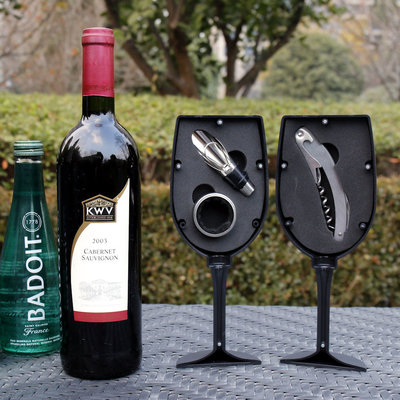 Decopatent Decopatent® 4-Delige Luxe Wijnset in Wijnglas vorm - Wijn fles accessoires Set - Wine tools - Wijn Kurken trekker - In Luxe Wijnglas opbergbox - Cadeau set