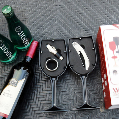 Decopatent Decopatent® 4-Delige Luxe Wijnset in Wijnglas vorm - Wijn fles accessoires Set - Wine tools - Wijn Kurken trekker - In Luxe Wijnglas opbergbox - Cadeau set