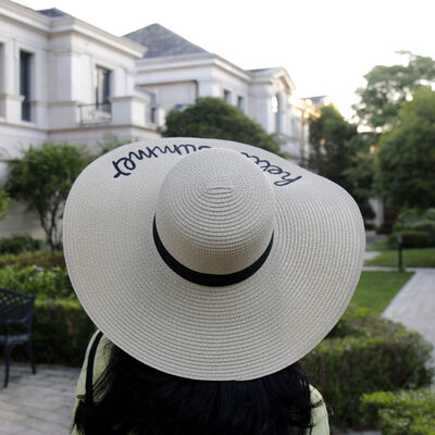 Decopatent Decopatent - Zonnehoed Dames - Hello Summer - Zomerhoed - Strohoed UV - Strandhoed Hoofddeksel met Brede rand - Hoed voor Volwassenen - Kleur: Naturel