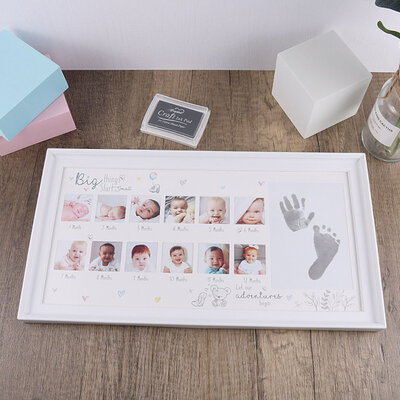 Decopatent Decopatent - Kinderfotolijst voor Voet en Hand Afdruk 1 tm 12 Maanden - Kinder Baby Fotolijst Eerste Jaar - My First Year Babyshower - Kraam Cadeau - Inclusief Inkt Stempel - 38 x 20 Cm - Wit