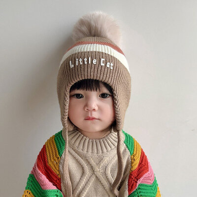 Decopatent Decopatent LITTLE CAT - Muts Kind - Kinder muts met pompon - 6 Maanden  t/m 6 jaar - Maat 48/52 - Kindermutsen Jongens & Meisjes - Gebreide Muts met Binnenvoering - Muts Baby / Peuter / Kleuter - Wintermuts - Kleur: Bruin met gekleurde Strepen
