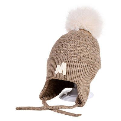 Decopatent Decopatent - Muts Kind - Kinder muts met pompon - M Embleem - 6 Maanden  t/m 6 jaar - Maat 48/52 - Kindermutsen Jongens & Meisjes - Gebreide Muts met Binnenvoering - Muts Baby / Peuter / Kleuter - Wintermuts - Kleur: Licht Bruin
