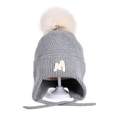 Decopatent Decopatent - Muts Kind - Kinder muts met pompon - M Embleem - 6 Maanden  t/m 6 jaar - Maat 48/52 - Kindermutsen Jongens & Meisjes - Gebreide Muts met Binnenvoering - Muts Baby / Peuter / Kleuter - Wintermuts - Kleur: Grijs