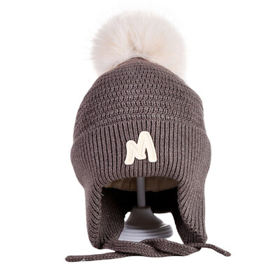 Decopatent Decopatent - Muts Kind - Kinder muts met pompon - M Embleem - 6 Maanden  t/m 6 jaar - Maat 48/52 - Kindermutsen Jongens & Meisjes - Gebreide Muts met Binnenvoering - Muts Baby / Peuter / Kleuter - Wintermuts - Kleur: Bruin
