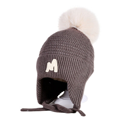 Decopatent Decopatent - Muts Kind - Kinder muts met pompon - M Embleem - 6 Maanden  t/m 6 jaar - Maat 48/52 - Kindermutsen Jongens & Meisjes - Gebreide Muts met Binnenvoering - Muts Baby / Peuter / Kleuter - Wintermuts - Kleur: Bruin