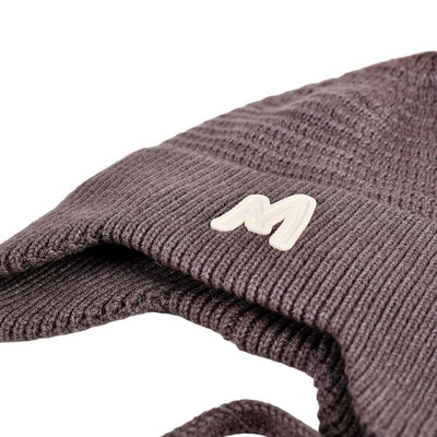 Decopatent Decopatent - Muts Kind - Kinder muts met pompon - M Embleem - 6 Maanden  t/m 6 jaar - Maat 48/52 - Kindermutsen Jongens & Meisjes - Gebreide Muts met Binnenvoering - Muts Baby / Peuter / Kleuter - Wintermuts - Kleur: Bruin