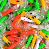 Decopatent Decopatent - 100 STUKS - Gekleurde Zaklamp Sleutelhangers - Inclusief Batterij - Traktatie Jongen & Meisjes - Zaklampjes Uitdeelcadeautjes