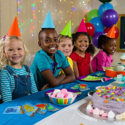 Decopatent 48 STUKS Plakhandjes - Sticky Hands - Kleefbare handjes - Uitdeelcadeaus - Kleefhandjes - Traktatie Uitdeelcadeautjes voor kinderen - Grabbelton - School - Kinderfeestje - Klein Speelgoed Trakteren - Grabbelton Traktaties Cadeautjes