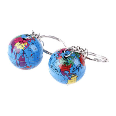 Decopatent 48 STUKS Wereldbol Sleutelhangers - Uitdeelcadeaus - Traktatie Uitdeelcadeautjes voor kinderen - Grabbelton - School - Kinderfeestje - Klein Speelgoed Trakteren - Grabbelton Traktaties Cadeautjes