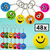 Decopatent 48 STUKS Vrolijke Gezichten Smiley Sleutelhangers - Uitdeelcadeaus - Traktatie Uitdeelcadeautjes voor kinderen - Grabbelton - School - Kinderfeestje - Klein Speelgoed Trakteren - Grabbelton Traktaties Cadeautjes