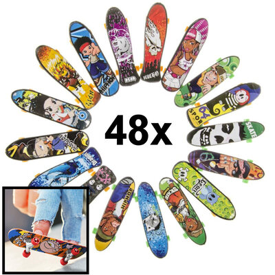 Decopatent 48 STUKS Vinger Skateboard - Fingerboard - Mini Skateboard - Speelgoed Finger Board - Uitdeelcadeaus - Traktatie Uitdeelcadeautjes voor kinderen - Grabbelton - School - Kinderfeestje - Klein Speelgoed Trakteren - Traktaties Cadeautjes