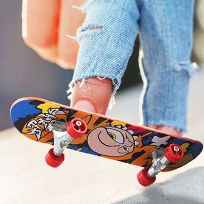 Decopatent 48 STUKS Vinger Skateboard - Fingerboard - Mini Skateboard - Speelgoed Finger Board - Uitdeelcadeaus - Traktatie Uitdeelcadeautjes voor kinderen - Grabbelton - School - Kinderfeestje - Klein Speelgoed Trakteren - Traktaties Cadeautjes