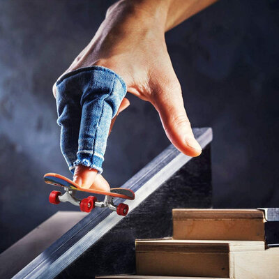 Decopatent 48 STUKS Vinger Skateboard - Fingerboard - Mini Skateboard - Speelgoed Finger Board - Uitdeelcadeaus - Traktatie Uitdeelcadeautjes voor kinderen - Grabbelton - School - Kinderfeestje - Klein Speelgoed Trakteren - Traktaties Cadeautjes