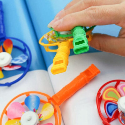 Decopatent 24 STUKS Windmolens - Traktatie Uitdeelcadeautjes voor kinderen - Klein Speelgoed Traktaties - Windmolentjes - Uitdeelcadeaus