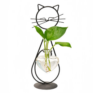 Decopatent - IJzeren Staande Poes met vaasje in hartvorm - kat - glazen vaas - vaas glas - Om bloemetjes, stekjes, droogbloemen of luchtplantjes in te zetten