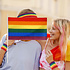 Henbrandt Henbrandt - 50 STUKS Regenboog Gay Pride LGBTQ+ Handvlaggen (29 Cm x 17 Cm) met Houten stok van 40 Cm - Hand Vlag - Vlaggetjes met Handvat - Materiaal: Nylon & Hout