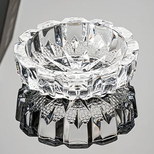 Decopatent - Luxe Glazen Asbak Rond 16 Cm - Transparant Design - Stevig Glas - Asbak voor Binnen en Buiten gebruik - Stijlvolle Ronde Asbak - Afm: 16 x 16 x 5.3 Cm.