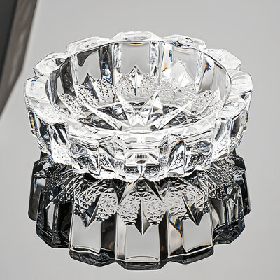 Decopatent - Luxe Glazen Asbak Rond 16 Cm - Transparant Design - Stevig Glas - Asbak voor Binnen en Buiten gebruik - Stijlvolle Ronde Asbak - Afm: 16 x 16 x 5.3 Cm.