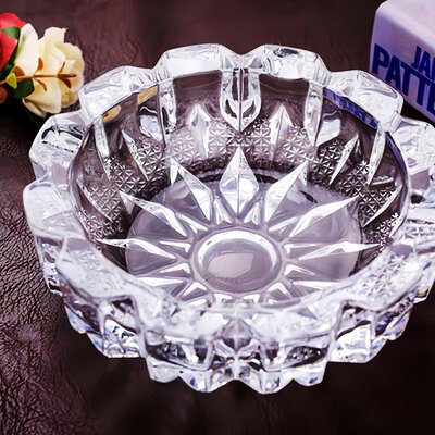 Decopatent - Luxe Glazen Asbak Rond 16 Cm - Transparant Design - Stevig Glas - Asbak voor Binnen en Buiten gebruik - Stijlvolle Ronde Asbak - Afm: 16 x 16 x 5.3 Cm.