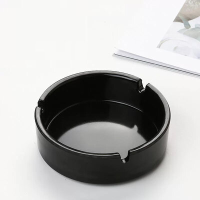 Decopatent - 6 Stuks Asbak Rond 10.4 Cm - Voordeelverpakking - Thuis / Horeca / Terras / Tafel Asbakken - Stapelbare Asbakken Set - Asbak voor Binnen en Buiten gebruik - Stijlvolle Keramiek Ronde Asbak - Afm: 10.4 x 10.4 x 3 Cm. - Kleur: ZWART