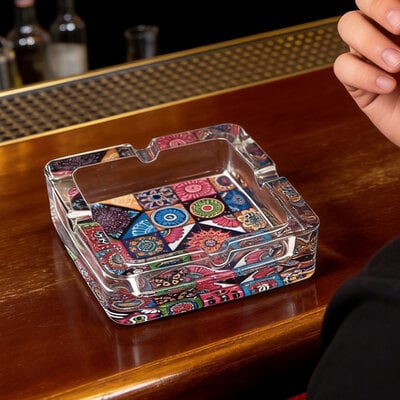 Decopatent - 4 Stuks Luxe Glazen Asbakken Vierkant 13.5 Cm - MANDALA / MOZAIEK Design - Stevig Glas - Vierkante Asbak voor Binnen en Buiten gebruik - Stijlvolle Ronde Asbak - Voordeelverpakking - Afm: 13.5 x 13.5 x 4.2 Cm.