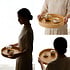 Decopatent - Bamboe Dienblad Rond - Diameter: 27 Cm - Dienblad met handvaten - Schaal - Presenteerblad - Serveerschaal - Woonaccessoires - Gevlochten Bamboe Riet - Afm: 27 x 27 x 3.8 Cm.