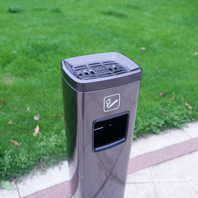 Decopatent - Staande Asbak met Afvalbak - Afm: 23 x 18,5 x 82,5 cm - Buiten Asbak - Rookpaal - Vloerasbak - Grote Buitenasbak - Weerbestendig - Met Uitneembare Kunststof Binnenbak - Kleur: Zwart