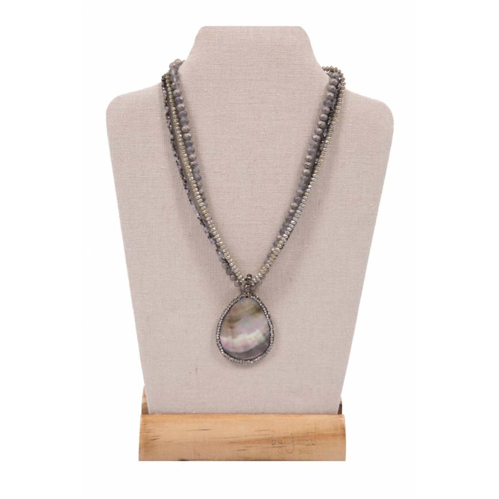 Grijs met parelmoerhanger