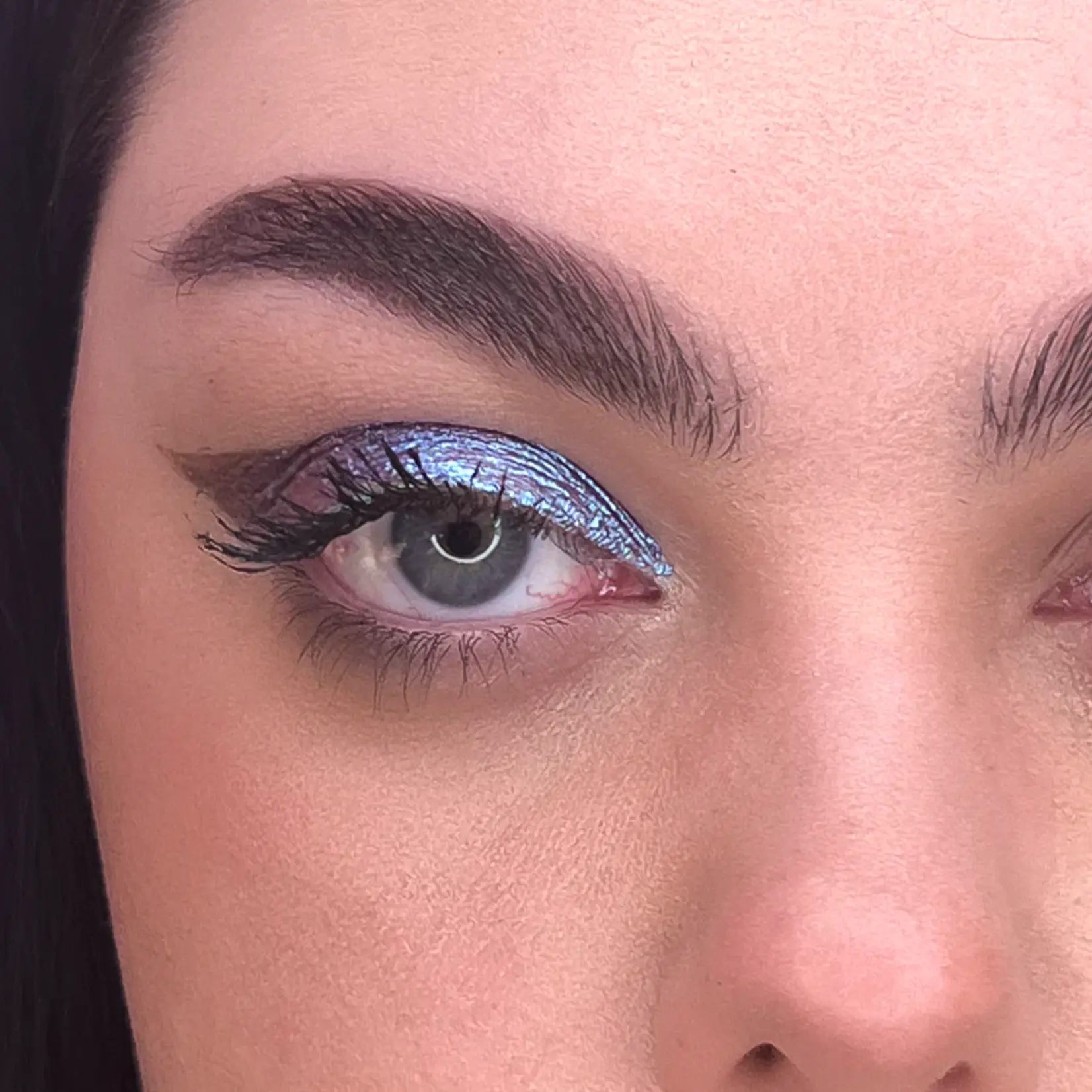 Layla Cosmetics RARITY TRICHROME LIQUID EYESHADOW N° 4 Tanzanite