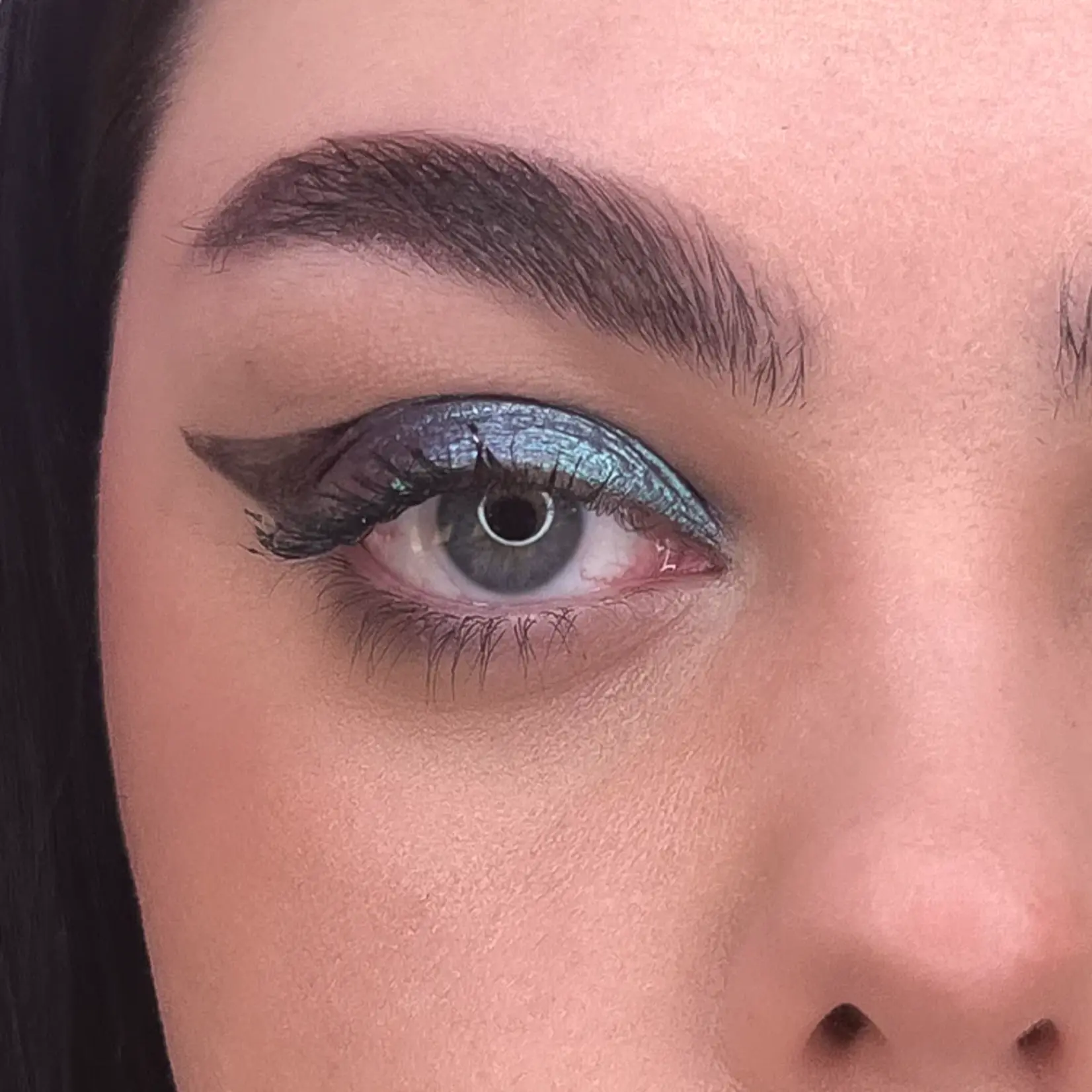 Layla Cosmetics RARITY TRICHROME LIQUID EYESHADOW N° 6 Fluorite