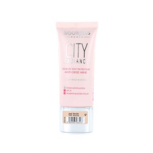 City Radiance Skin Protecting Foundation - 02 Vanilla