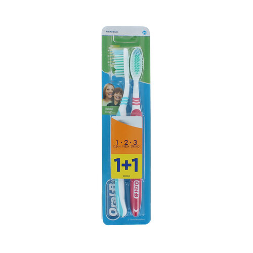 Oral-B 1.2.3 Natural Fresh Duo Pack Tandenborstel - 40 Medium Pink-Light Blue Oral-B 1.2.3 Natural Fresh Duo Pack Tandenborstel - 40 Medium Pink-Light Blue