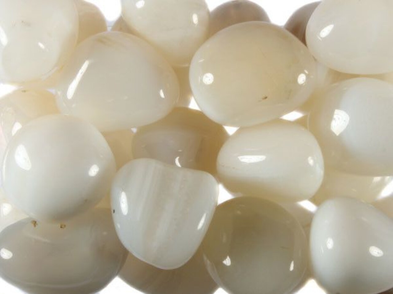 Agaat (wit) steen getrommeld 5 - 10 gram Agaat (wit) steen getrommeld 5 - 10 gram